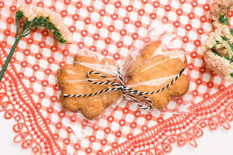 Mărțișorul alb-negru – Mai mult sens și simplitate