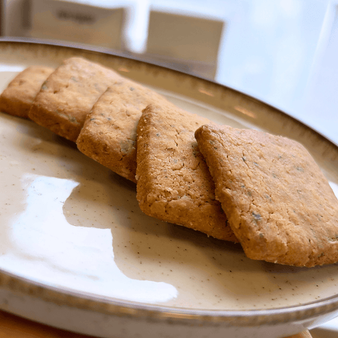 Detaliu de aproape cu biscuiți de casă cu nucă