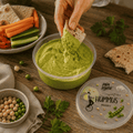 Hummus de mazăre luat cu o bucată de lipie