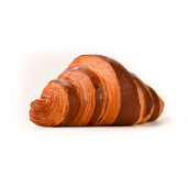 Croissant cu cremă de ciocolată și alune de pădure